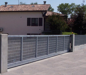 sliding gate