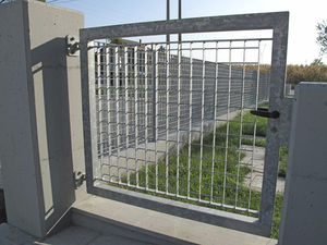 swing gate