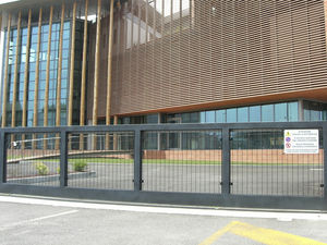 sliding gate