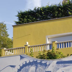 concrete balustrade