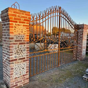 swing gate