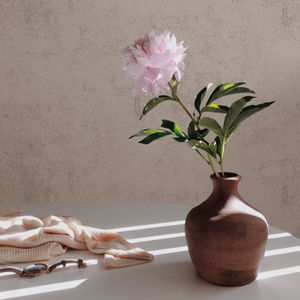 contemporary wallpaper / plain / concrete look / pink