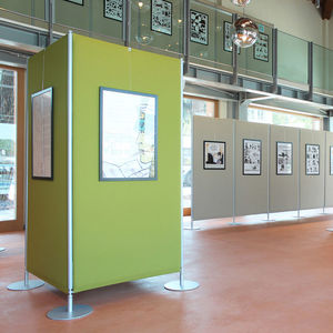 floor-mounted office divider / in acoustic fabric / modular / soundproofed