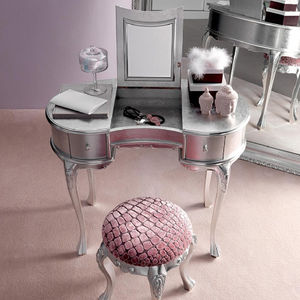 classic dressing table