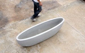concrete planter / oval / contemporary / for public spaces