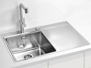 single-bowl kitchen sink 1