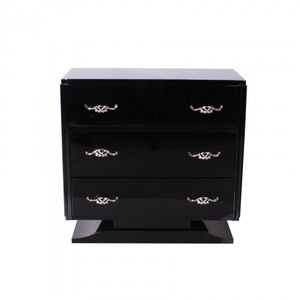 traditional chest of drawers