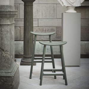 traditional bar stool