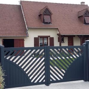 swing gate