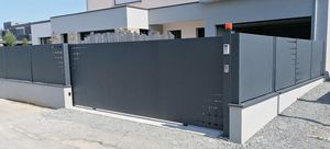sliding gate