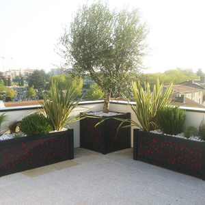 thermo-lacquered aluminum planter