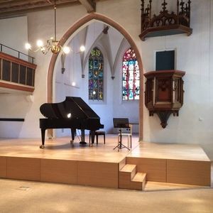 easy to install staging system
