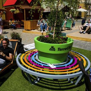 polyethylene planter / round / with integrated bench / contemporary
