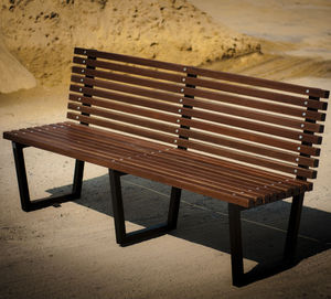 public bench / contemporary / hardwood / pine