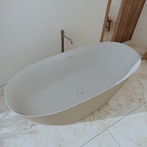 oval bathtub 1
