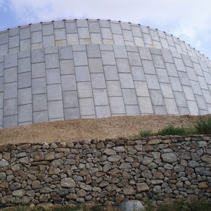 reinforced concrete retaining wall
