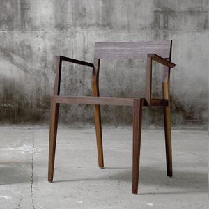 contemporary chair / with armrests / oak / solid wood