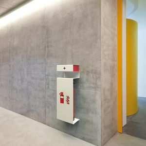 fire extinguisher stand 1
