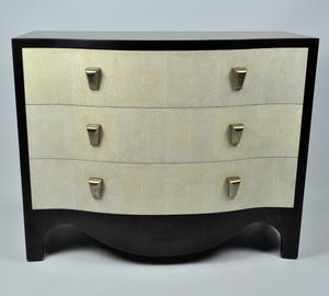 traditional chest of drawers