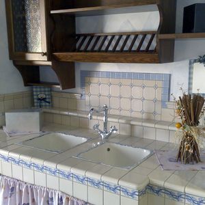 bathroom tile / kitchen / wall / ceramic