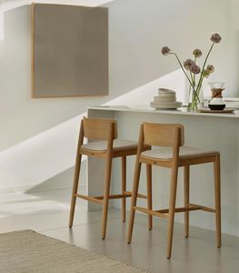 Scandinavian design bar stool 1