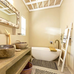 oval bathtub