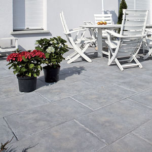 concrete paving slab / anti-slip / frost-resistant / for public spaces