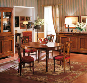 traditional dining table / wooden / round / oval