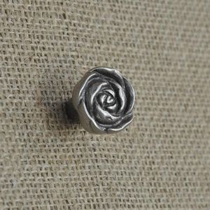 traditional furniture knob