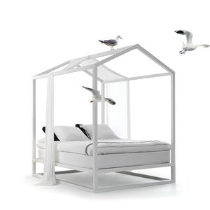 canopy bed