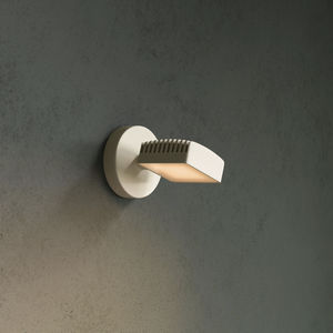 contemporary wall light