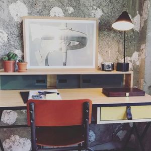 free-standing desk