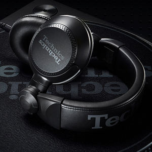 noise-cancelling headphones