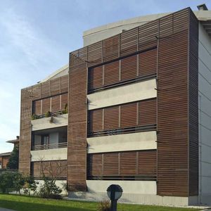 strip cladding / wooden / natural finish