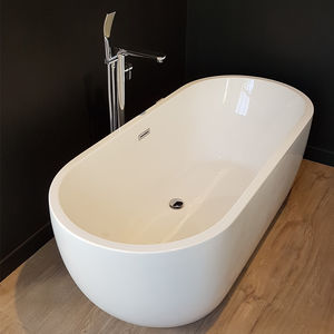 oval bathtub
