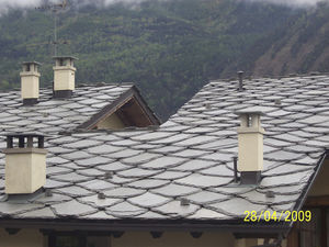 stone roofing / rustic / roof tile look