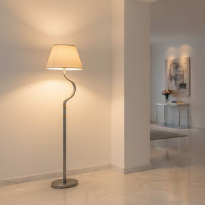 floor-standing lamp