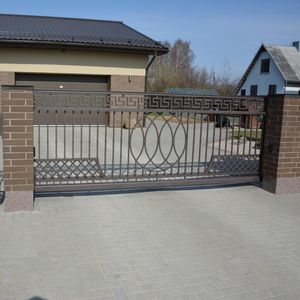 sliding gate