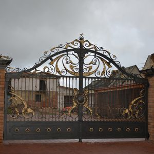 swing gate