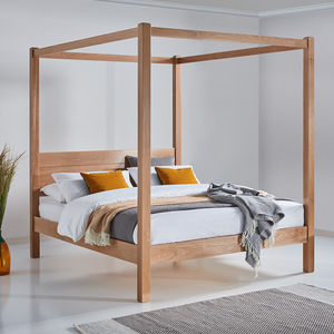 canopy bed