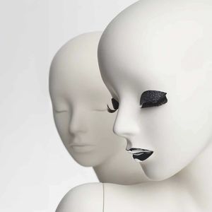 female display mannequin head