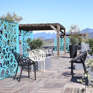 self-supporting pergola