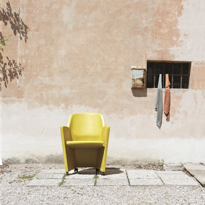 contemporary visitor chair