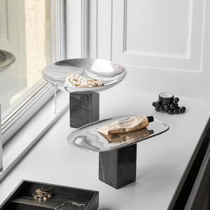metal serving tray