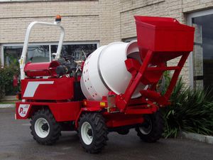 diesel self-loading concrete mixer