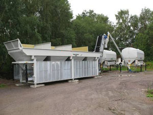 pedestal-mount concrete mixing plant