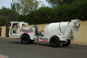 hydraulic mixer truck