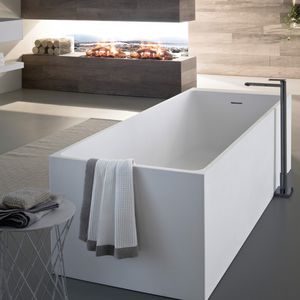 free-standing bathtub / composite