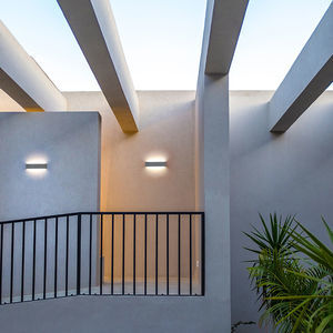 contemporary wall light