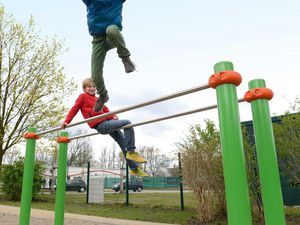 outdoor parallel bars